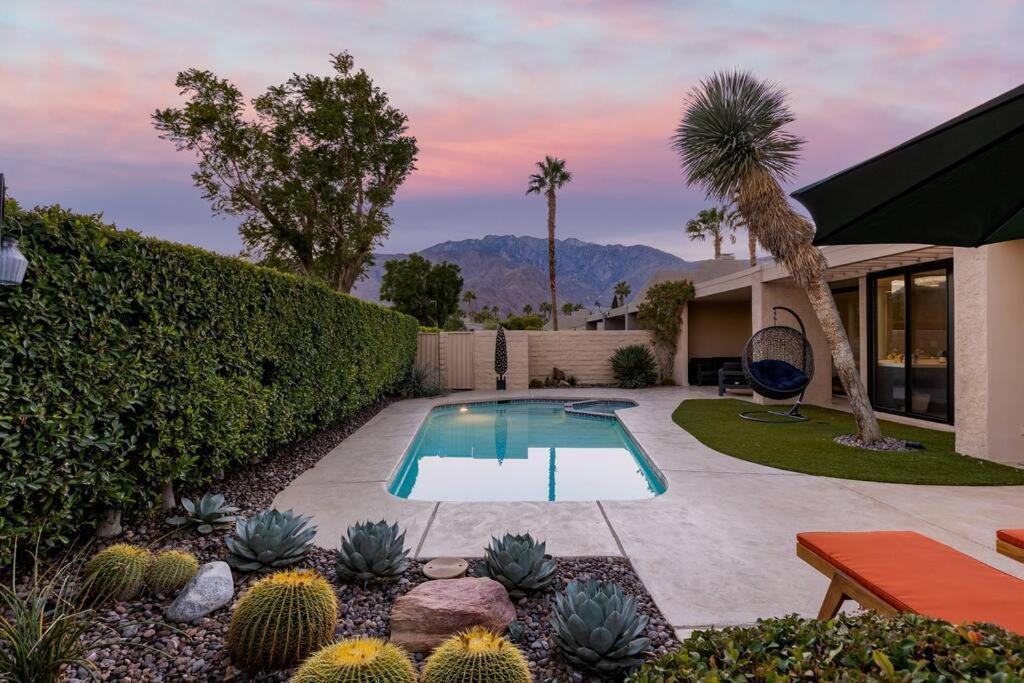 The Sunset House Pool & Spa Palm Springs Extérieur photo